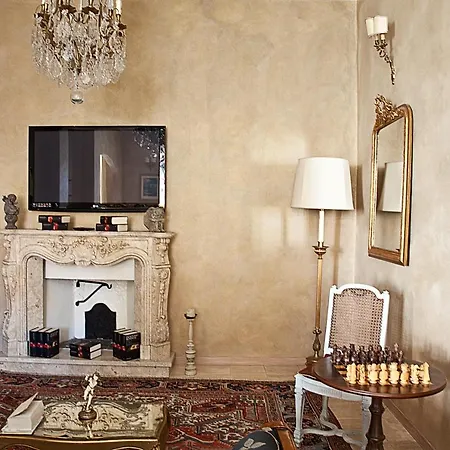 Готель La Petite Maison