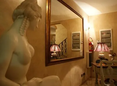 Готель La Petite Maison В'яреджо