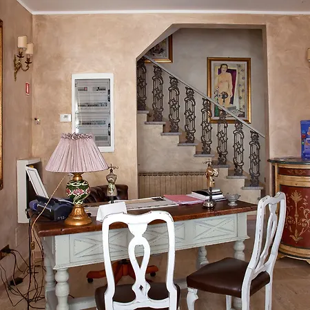 La Petite Maison فندق 3*