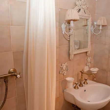 La Petite Maison فياريجيو