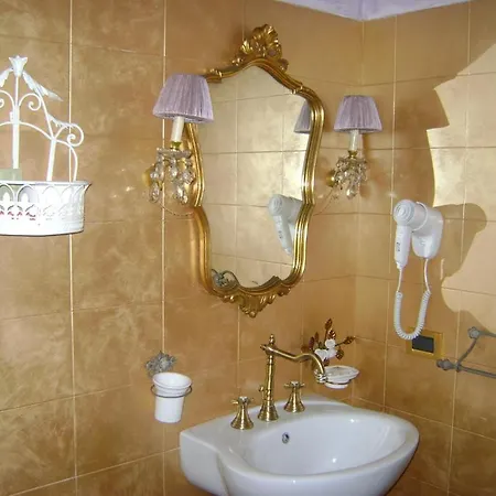La Petite Maison 3* فياريجيو
