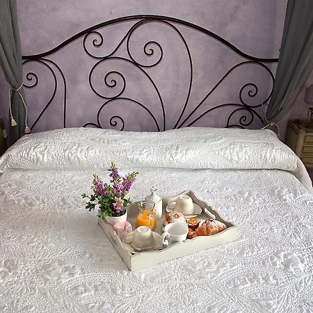 Готель La Petite Maison 3*