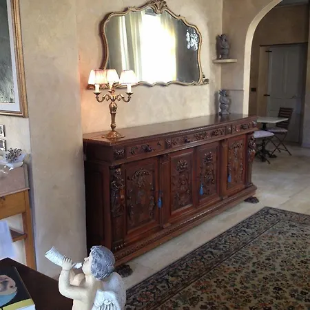 Готель La Petite Maison В'яреджо