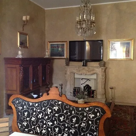 Готель La Petite Maison