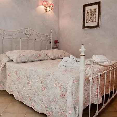 La Petite Maison فندق 3*