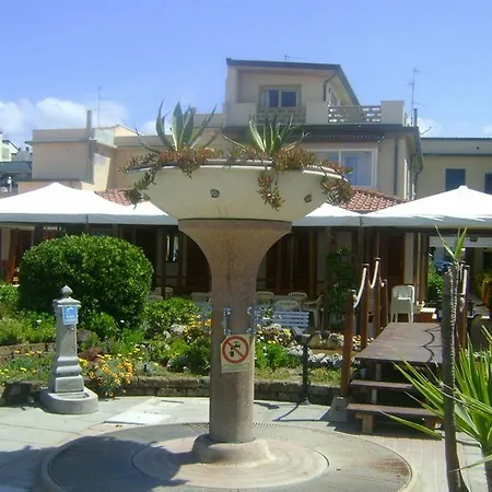 La Petite Maison فندق 3*