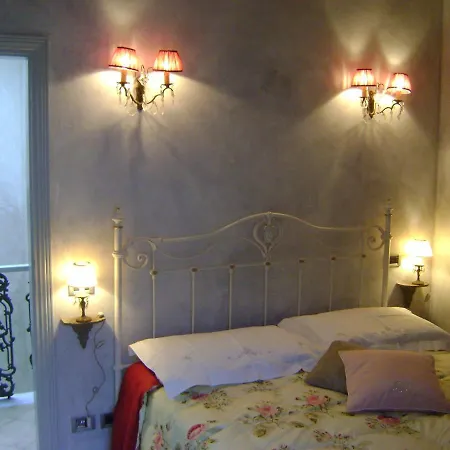 La Petite Maison فندق فياريجيو