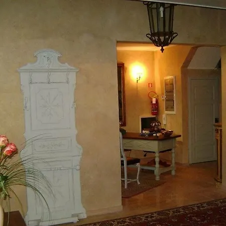 Hotel La Petite Maison 3*